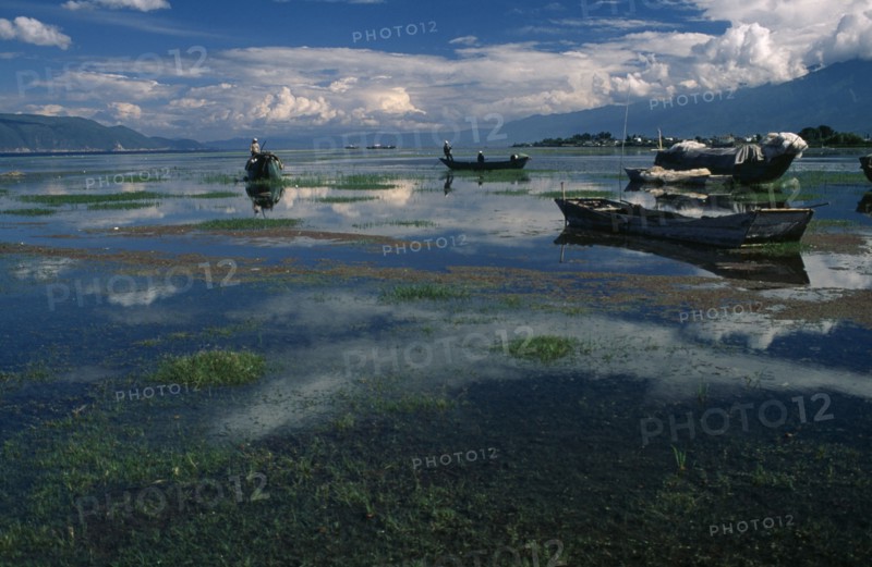 CHINA, Yunnan, Fishing boats on Dali Er Hai Lake