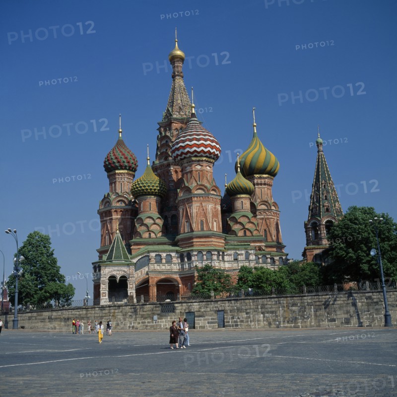 RUSSIA, Moscow, St Basil's Cathedral with multi-coloured domes.