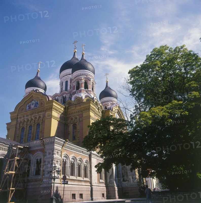 ESTONIA, Tallinn, Alexandra Nevski Cathedral exterior with domed roof