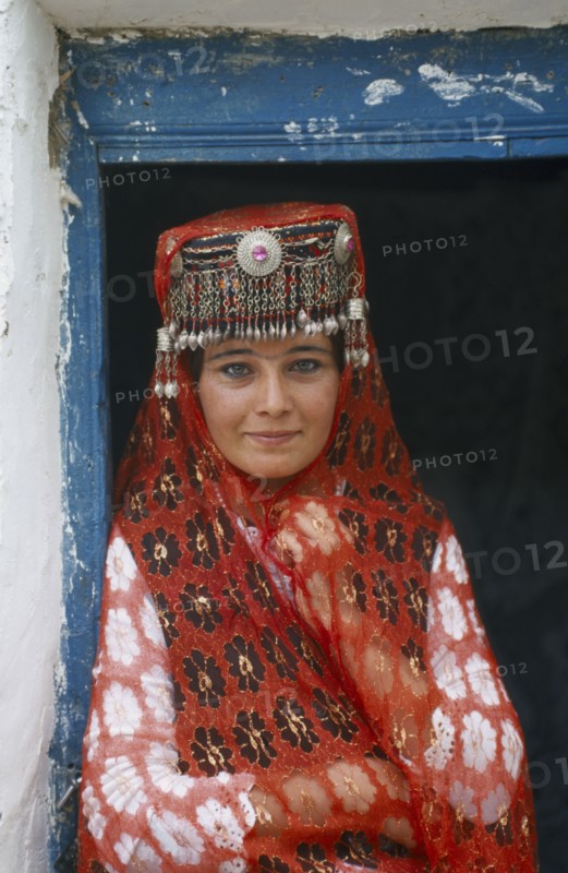 CHINA, Tienshan, Tashgurgen, Tajik girl in traditional costume at house on the Silk Route