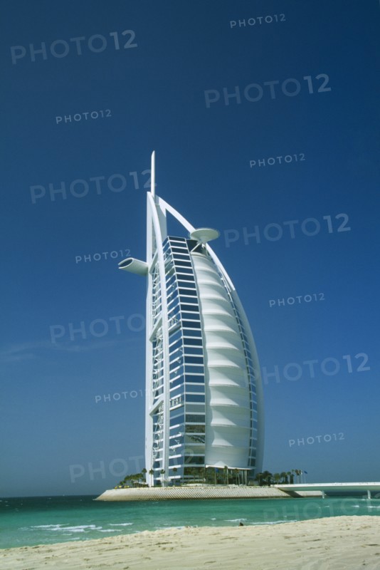 UAE, Dubai, The Burj-al-Arab Hotel on Jumeirah Beach.