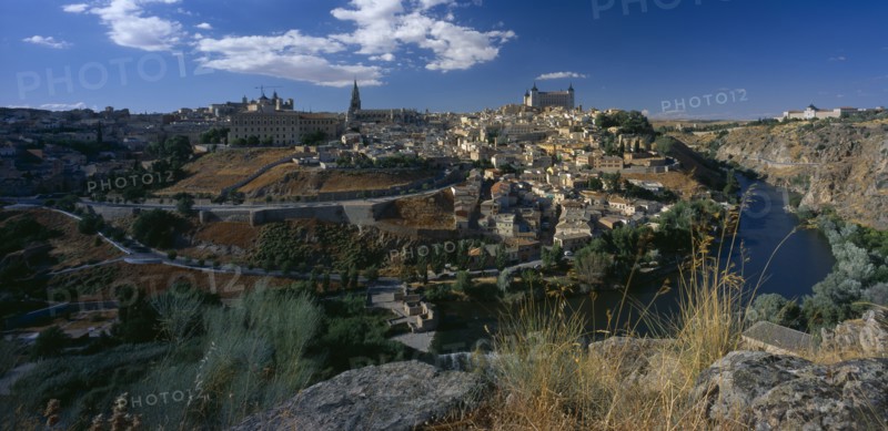 SPAIN, Castilla La Mancha, Toledo, View over city on rocky hillside.