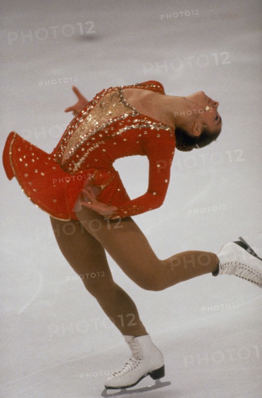 20014978 SPORT Winter Ice Skating Female ice skater on  one skate with back arched