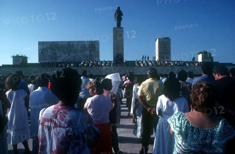CUBA, Villa Clara, Santa Clara, Memorial Day crowds below a towering statue of Che Guevara at the battle site memorial
