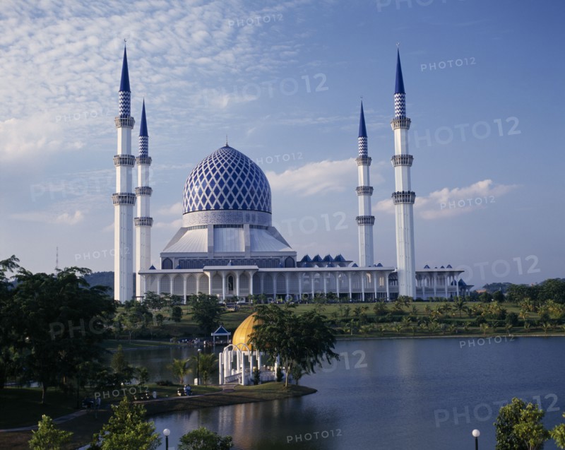 MALAYSIA, Selangor, Shah Alam, "Mosque,four slender towers,central blue dome,yellow lakeside dome "