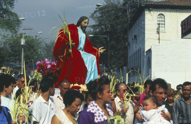 EL SALVADOR, San Salvador, Palm Sunday procession