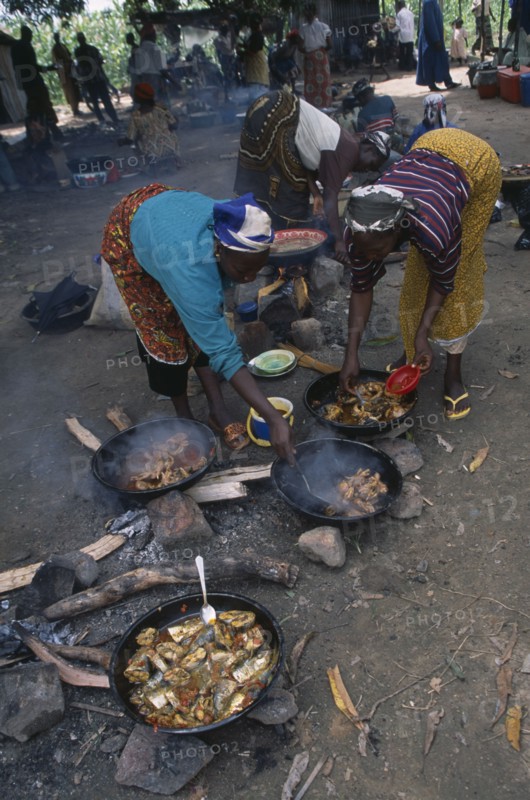 NIGERIA, Abuja, Cooking food at Dikko market