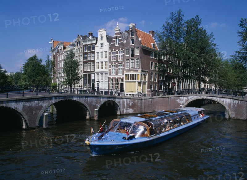 HOLLAND, Noord, Amsterdam, Tourist boat travelling down  the Keizersgracht canal