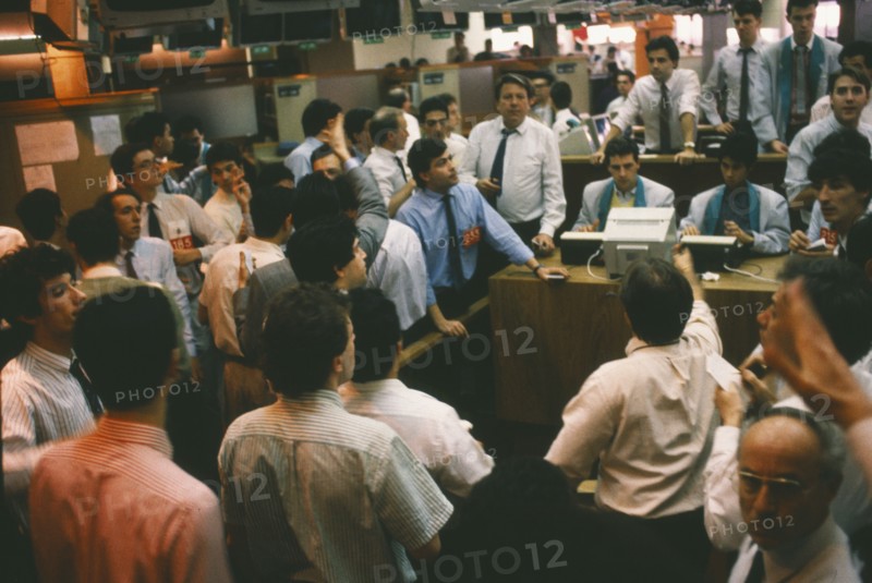 FRANCE, Ile de France, Paris, La Bourse de Paris.  Interior with traders.