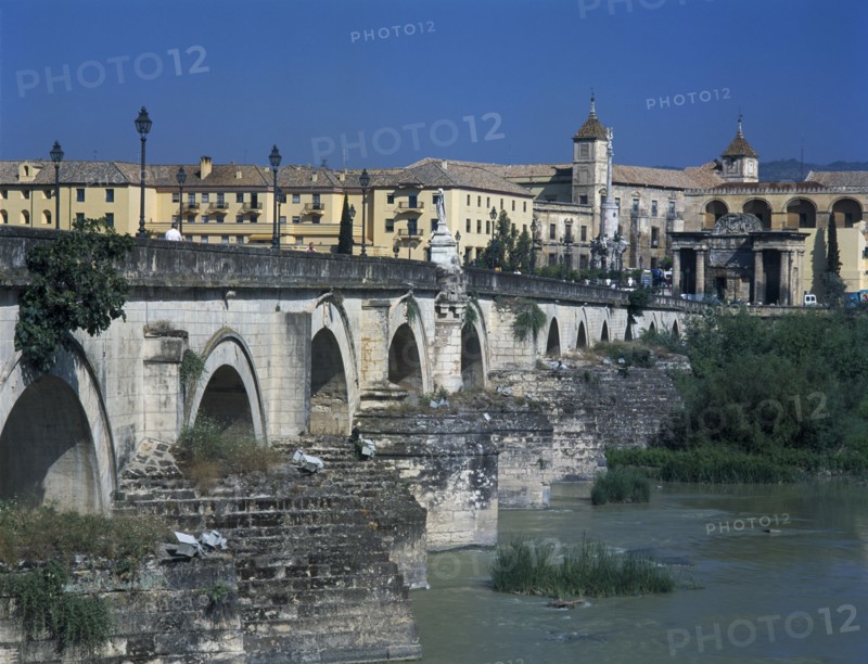 SPAIN, Andalucia, Cordoba, Puente Romano or Roman Bridge over the River Guadalquivir