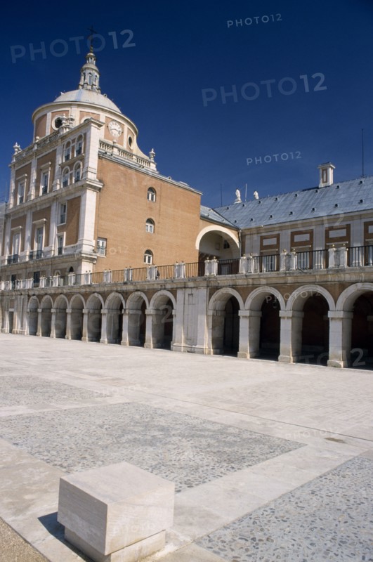 SPAIN, Madrid State, Aranjuez, Exterior view of the Palacio Real