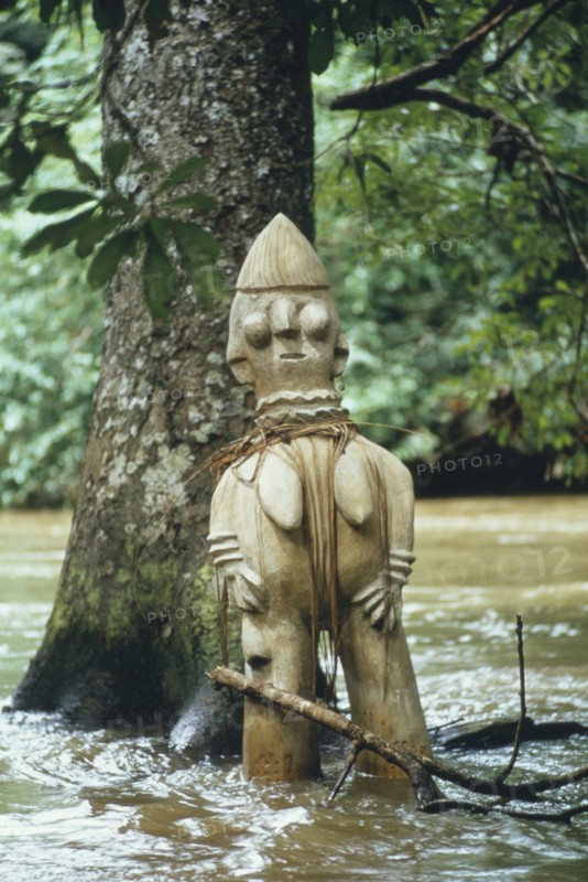 NIGERIA, Religion, Shrine, The Orisha or Mother Earth to whom women pray for children