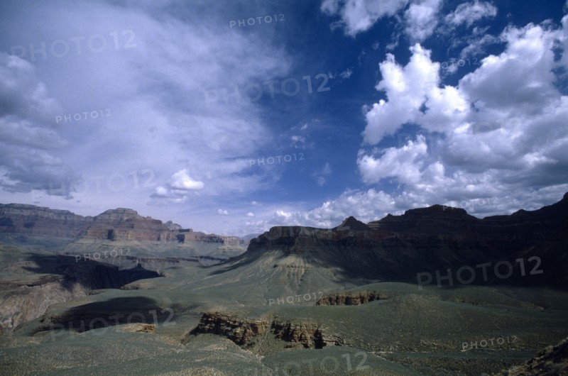 USA, Arizona, Grand Canyon National Park, View over the Tonto Plateau seen from the south Kaibab Trail on the southern rim