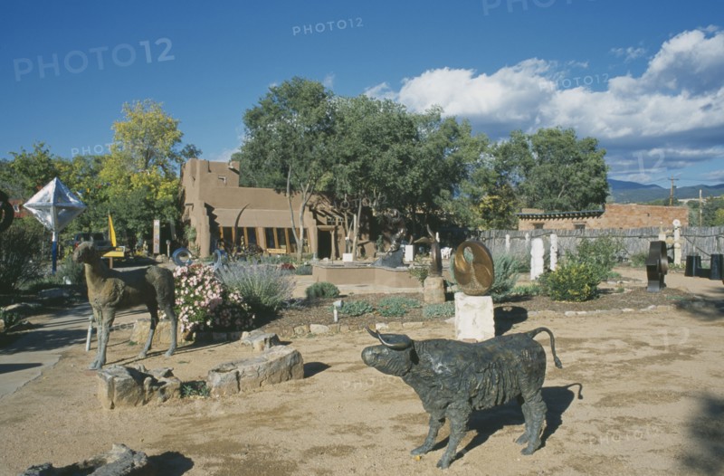 USA, New Mexico, Santa Fe, Sculpture outside gallery on Canyon Road