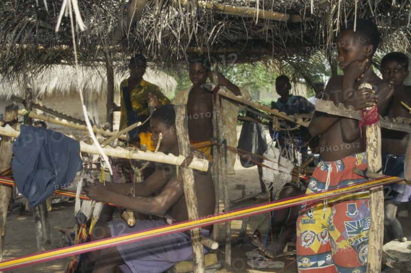 GHANA, Kumasi, Kente cloth weavers