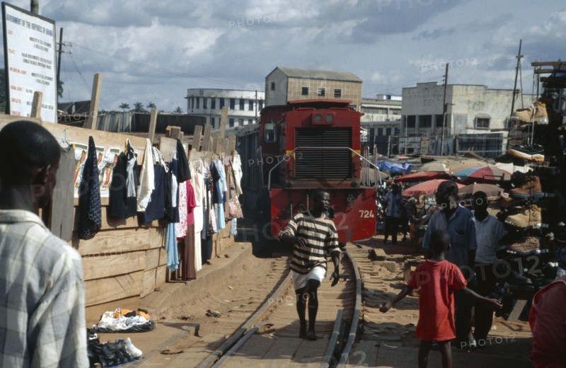 GHANA, Kumasi, Train running through busy market