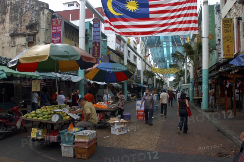 MALAYSIA, Kuala Lumpur, Chinatown, View along a market street lined with stallls