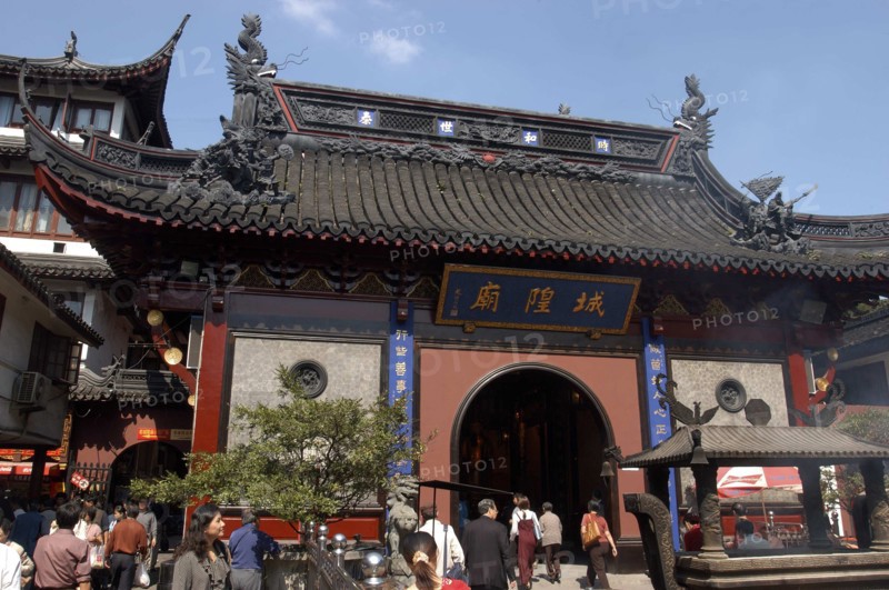 CHINA, Shanghai, Yuyuan Gardens. Busy area with traditional style architecture