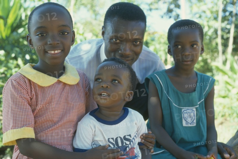 UGANDA, Kampala, Portrait of single parent family group.