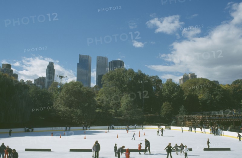 USA, New York, Manhattan, Wollman ice rink in Central Park