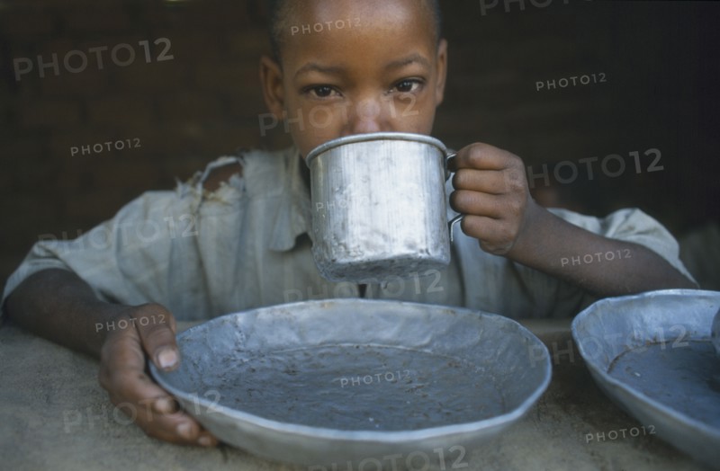 TANZANIA, Singida, Kititimo Centre.  Breakfast at school for street  children.