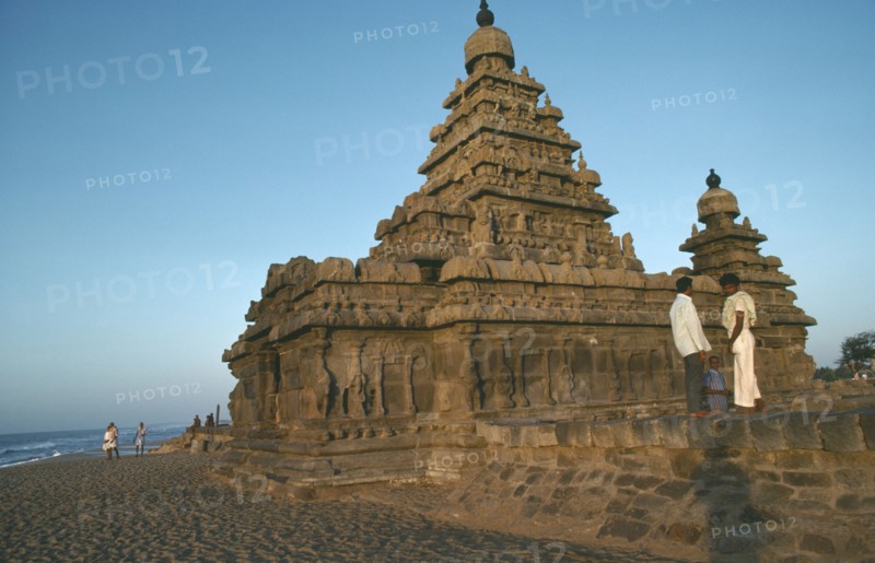 INDIA, Tamil Nadu, Mamallapuram, Shore temples in evening light.