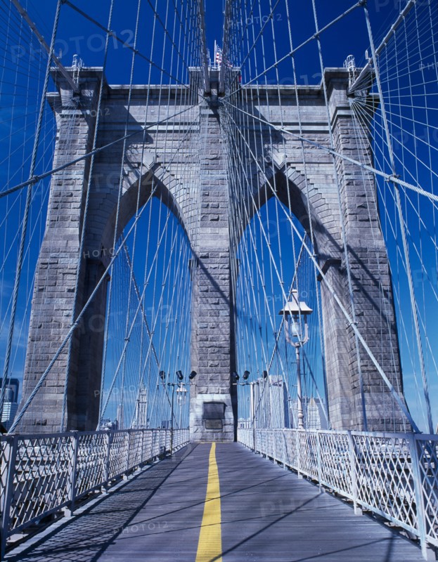 USA, New York, Manhattan, View along middle section of Brooklyn Bridge