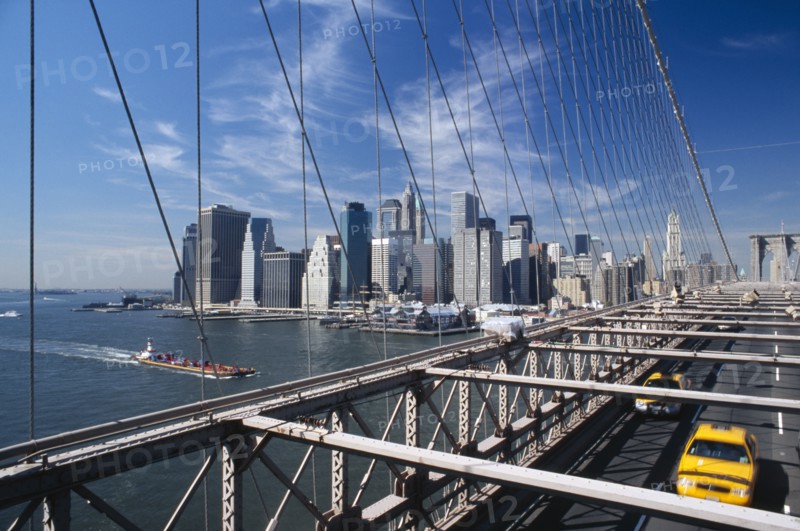 USA, New York, New York City, View of Manhattan skyline from Brooklyn Bridge