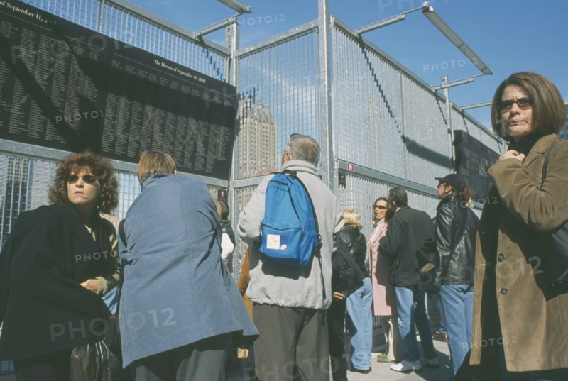 USA, New York, Manhattan, "World Trade Center, crowds at Ground Zero"