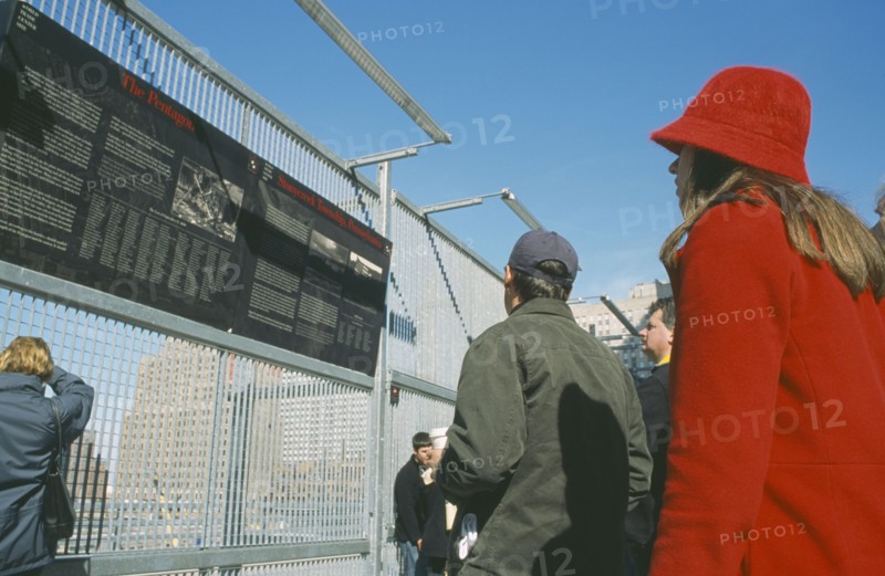 USA, New York, Manhattan, "World Trade Center, crowds at Ground Zero"