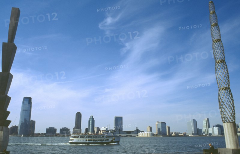 USA, New York, Manhattan, Circle line ferry on the Hudson river with Hoboken behind