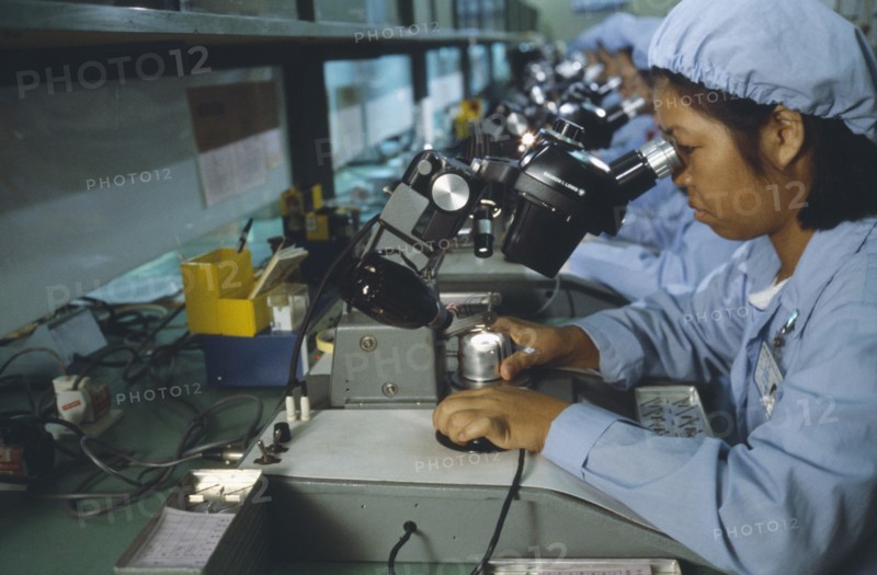 HONG KONG, Industry, Worker in a watch factory