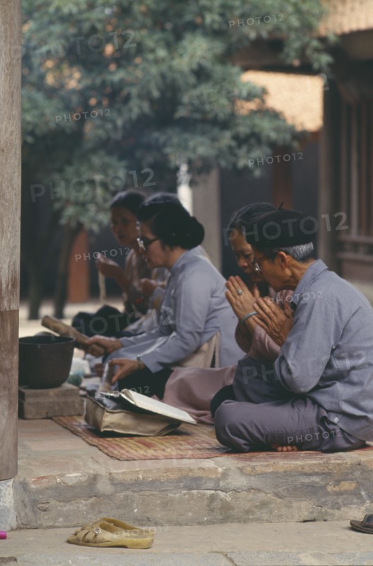 VIETNAM, Religion, Buddhism, Buddhist worshippers.