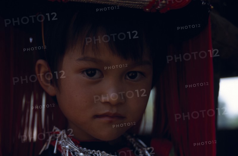 20044436 THAILAND North Baan Mai Suai Head and shoulders portrait of Lisu girl.