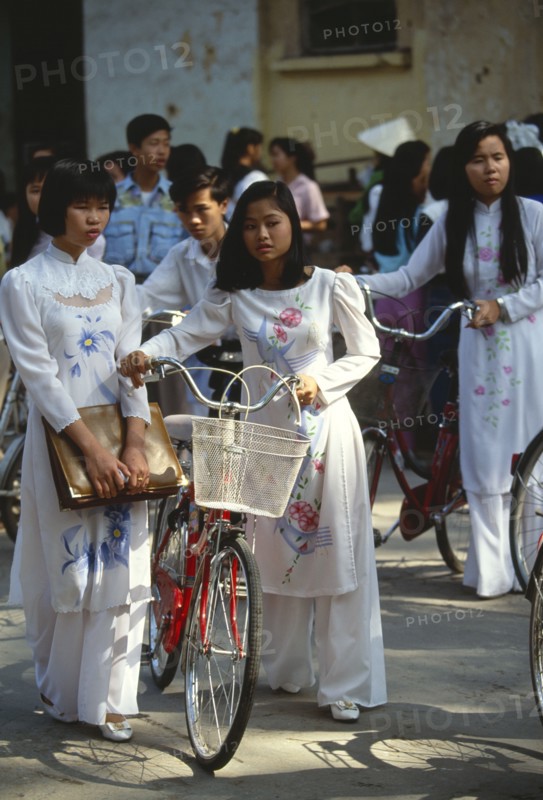 VIETNAM, North, Hanoi, Girls wearing the traditional ao dai outside their college