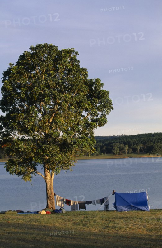 AUSTRALIA, Queensland, Camping, Campers by Lake Tinaroo on the Atherton Tableland south west of Cairns.