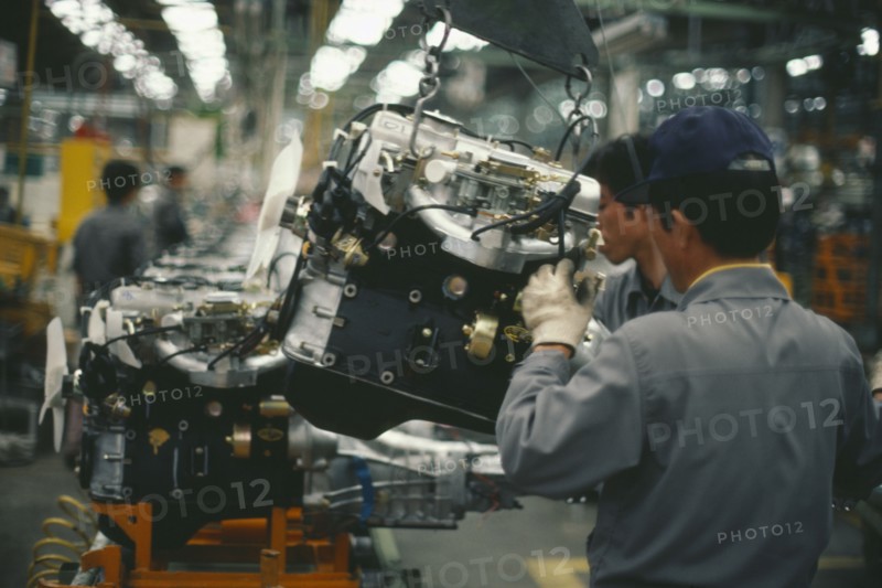 SOUTH KOREA, General, Workers in Hyundi factory.