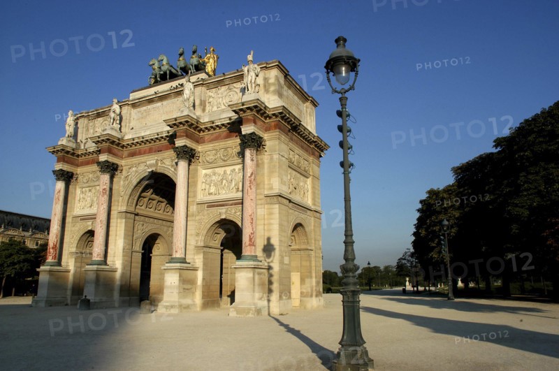 FRANCE, Ile de France, Paris, Angled view of the Arc de Triomphe du Carrousel triumphal arch