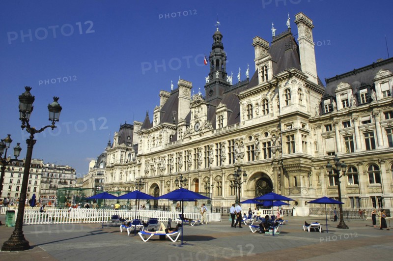 FRANCE, Ile de France, Paris, Hotel de Ville overlooking pedestrianized square with umbrellas and chairs
