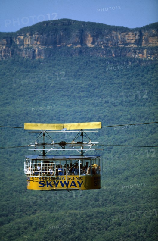 AUSTRALIA, New South Wales, Blue Mountains, Skyway cable car over the Eucalyptus Forests