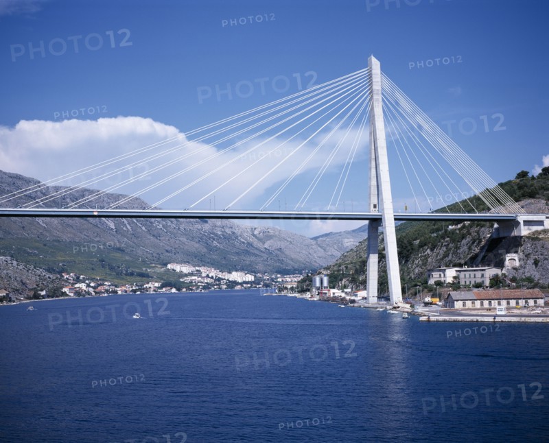 CROATIA, Dalmatia, Dubrovnik, Franjo Tudjman Bridge over inlet channel