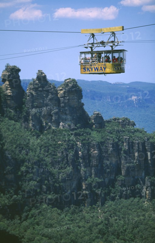 AUSTRALIA, New South Wales, Blue Mountains, The Skyway gondola passing the famous Three Sisters outliers of the great cliffs at Katoomba
