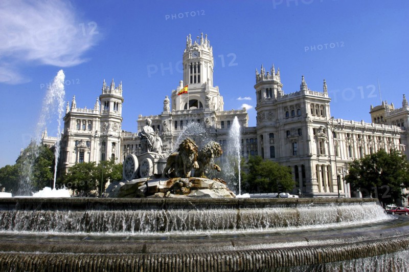SPAIN, Madrid, Plaza de Cibeles fountain with the post office facade behind
