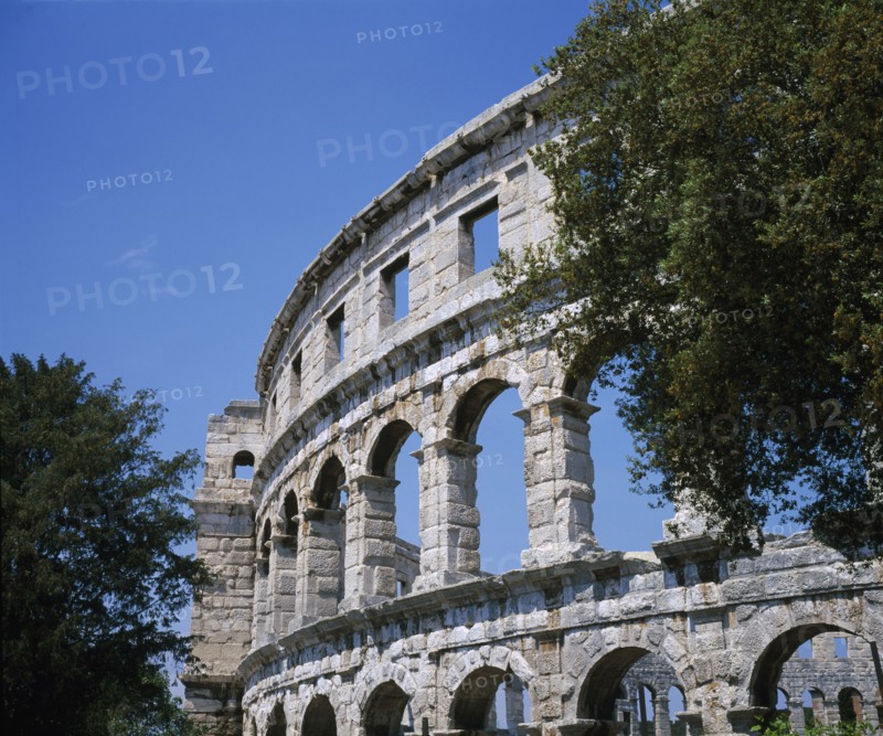 CROATIA, Istria, Pula, Roman Amphitheatre exterior