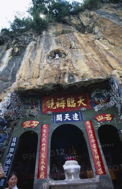 CHINA, Yunnan, Kunming, Angled view of the exterior to the temple beside Dragon Gate in Western HIlls.