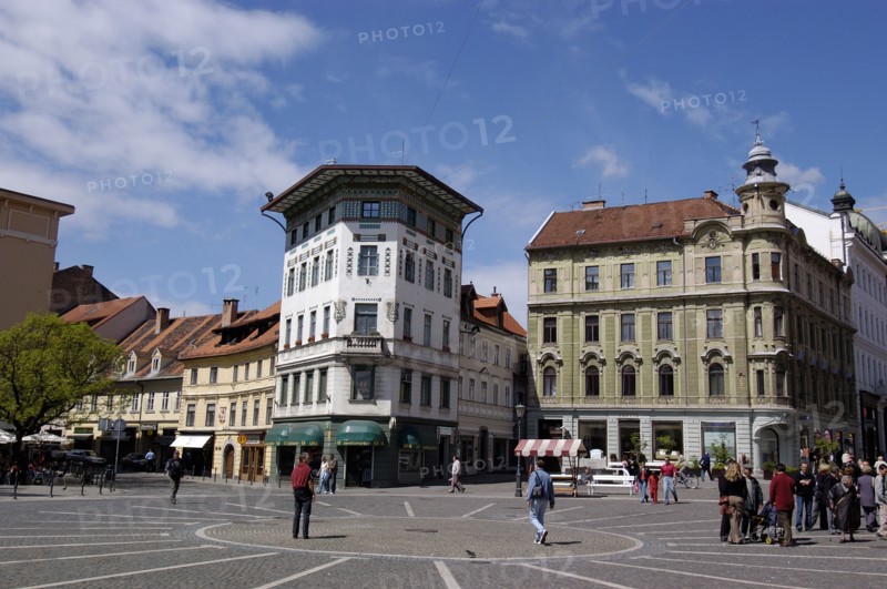 SLOVENIA, Ljubljana, Presernov trg aka city centre square with the Urbanc building on the left dating from 1903