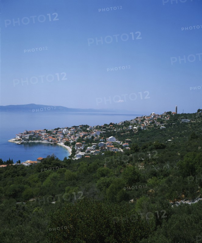 CROATIA, Dalmatia, Igrane, View over coastal town and bay with Hvar Island in the distance