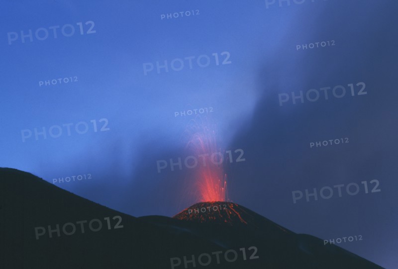 GUATEMALA, South, Volcan Pacaya, Highly active volcano erupting at night.