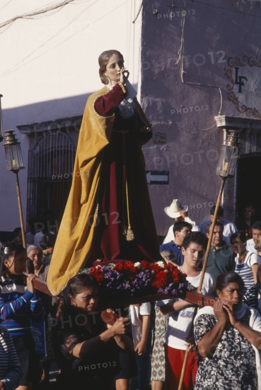 MEXICO, San Miguel de Allende, Easter procession
