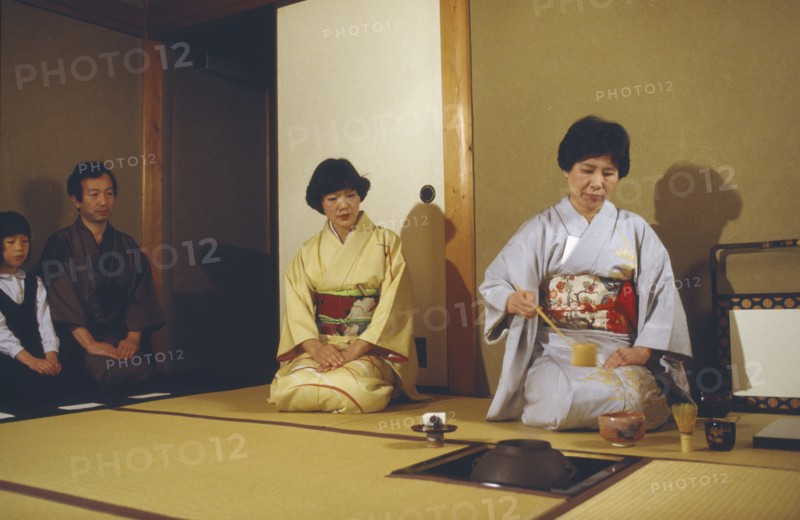 JAPAN, Honshu, Tokyo, Tea ceremony